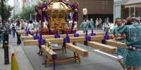 Festival (macuri) v ulicích Tokya
