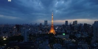 Pohled z Tokyo World Trade Center na Tokyo Tower