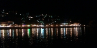 Noční Ulcinj od přístavu