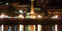 Noční Ulcinj od přístavu s minaretem jako doménou 2